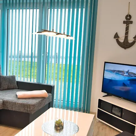 Ausblick Haushaelfte * Stahlbrode