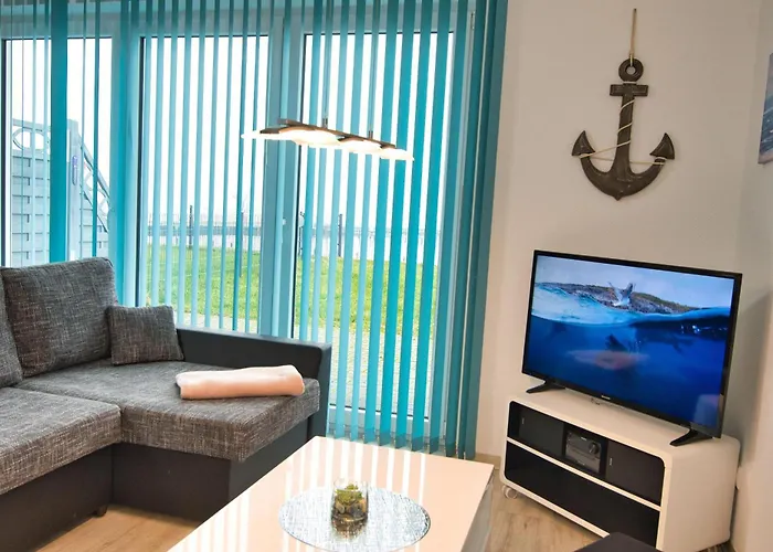 Ausblick Haushaelfte * Stahlbrode